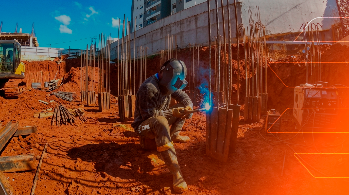 Operário em obra da Civil Obras